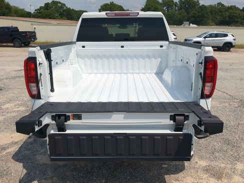 Used 2022 GMC Sierra 1500 Elevation w/ X31 Off-Road Package AWD/4WD image 11