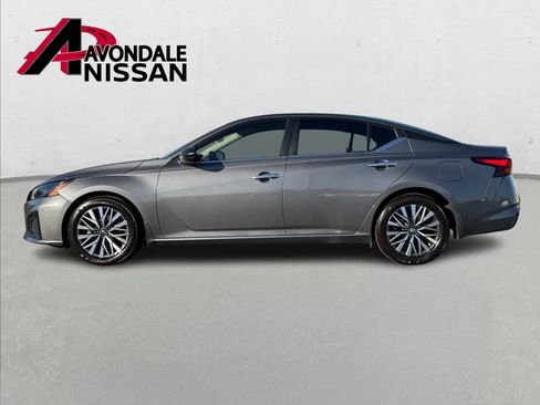 Certified 2025 Nissan Altima 2.5 SV image 3