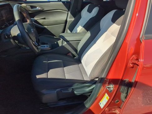 Used 2024 Chevrolet Trax RS w/ Driver Confidence Package FWD image 22