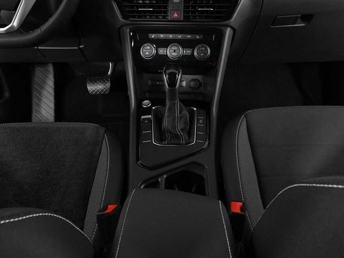 Certified 2024 Volkswagen Taos SE FWD image 14