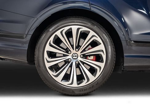 Used 2022 Bentley Bentayga image 29