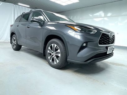 New 2025 Toyota Highlander XLE