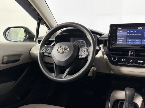 Used 2022 Toyota Corolla LE FWD image 26