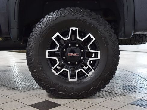 Used 2024 GMC Sierra 2500 AT4X AWD/4WD image 30