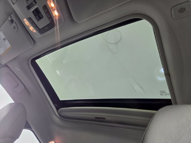 Used 2026 Toyota Sienna XLE FWD image 20