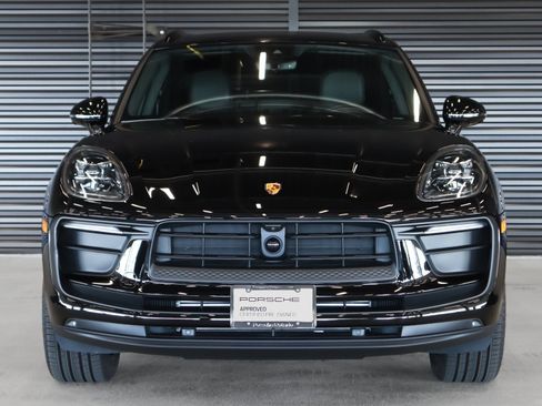 Certified 2026 Porsche Macan AWD/4WD image 8
