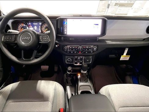 New 2025 Jeep Gladiator Sport image 6