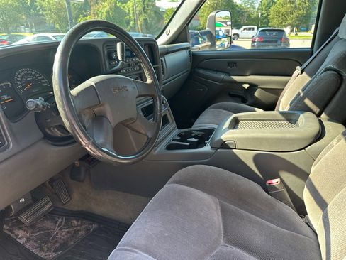 Used 2004 GMC Sierra 3500 SLE w/ Heavy-Duty Power Package image 9