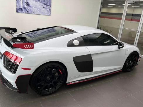 Used 2018 Audi R8 V10 plus w/ Full Leather Package image 9