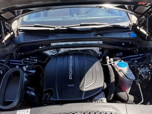 Used 2018 Porsche Macan Sport Edition AWD/4WD image 21