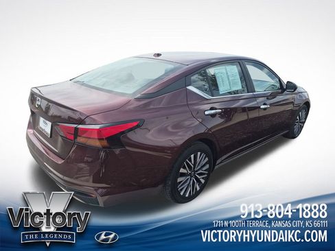 Used 2025 Nissan Altima 2.5 SV FWD image 5