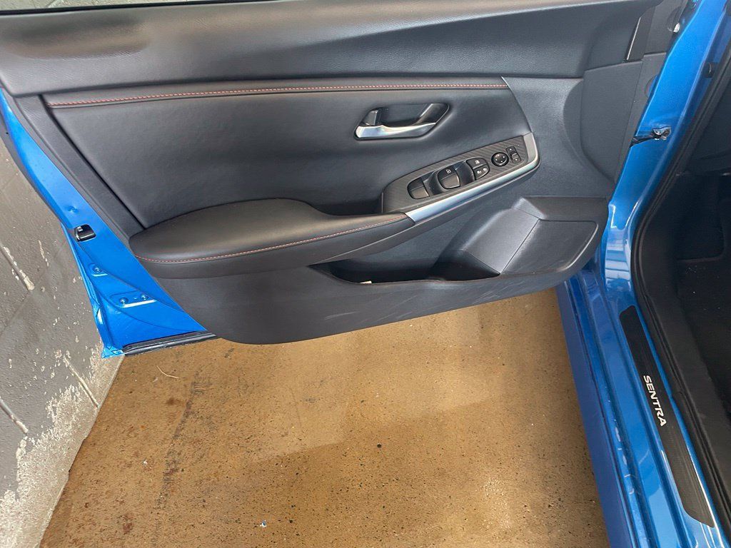 Certified 2024 Nissan Sentra SR FWD image 9