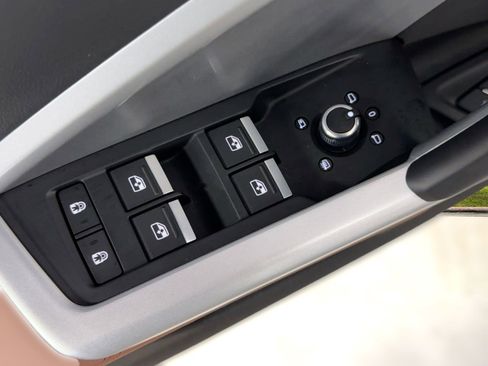 Used 2025 Audi Q3 2.0T Premium w/ Convenience Package image 13