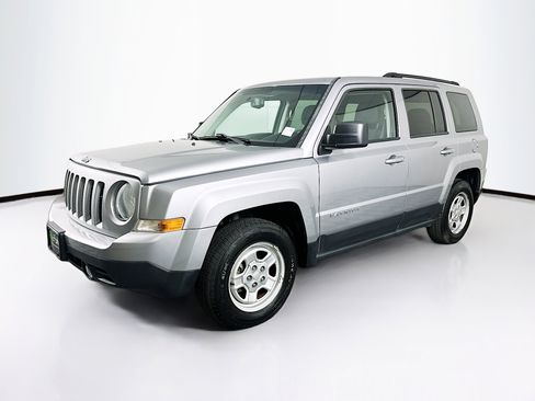 Used 2016 Jeep Patriot Sport w/ Power Value Group FWD image 2