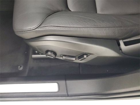 Used 2023 Volvo XC60 B5 Plus w/ Protection Package Premier image 23