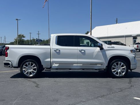 Used 2022 Chevrolet Silverado 1500 High Country w/ High Country Premium Package AWD/4WD image 28