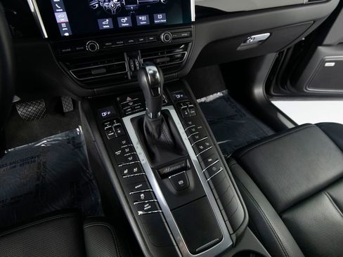 Certified 2021 Porsche Macan S AWD/4WD image 26