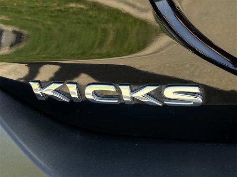 Used 2020 Nissan Kicks SR image 7