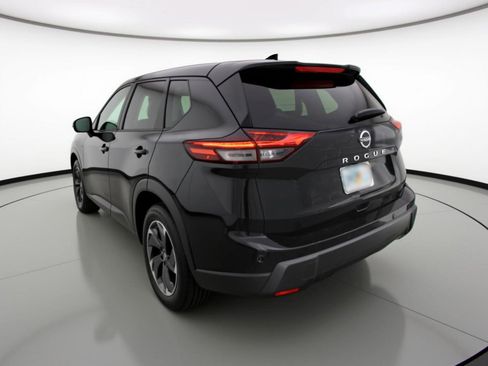 Used 2025 Nissan Rogue SV image 6