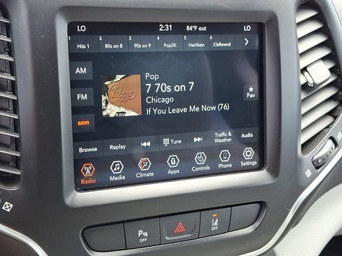 Used 2022 Jeep Cherokee Latitude Lux w/ Sun & Sound Group AWD/4WD image 18