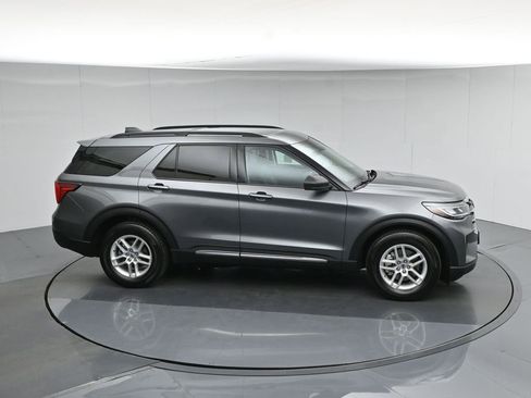 Used 2025 Ford Explorer Active w/ Active Comfort Package RWD image 57