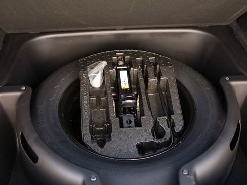 Used 2020 Jeep Grand Cherokee Laredo image 32