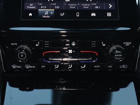 Used 2023 Jeep Grand Cherokee Altitude image 21