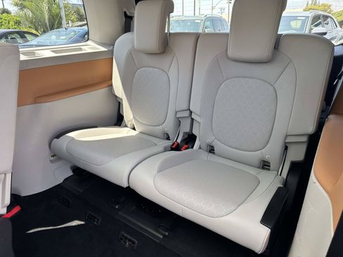 Certified 2025 Volkswagen ID. Buzz 1st Edition RWD image 27