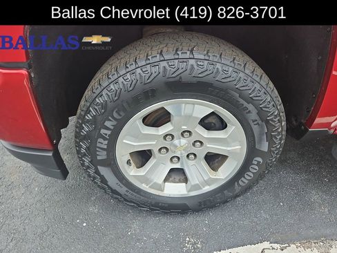 Certified 2018 Chevrolet Silverado 1500 LT w/ All Star Edition AWD/4WD image 33