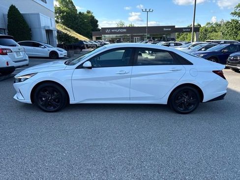 Used 2021 Hyundai Elantra SEL w/ Convenience Package FWD image 2