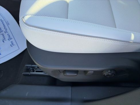 New 2026 Buick Envision Avenir image 18