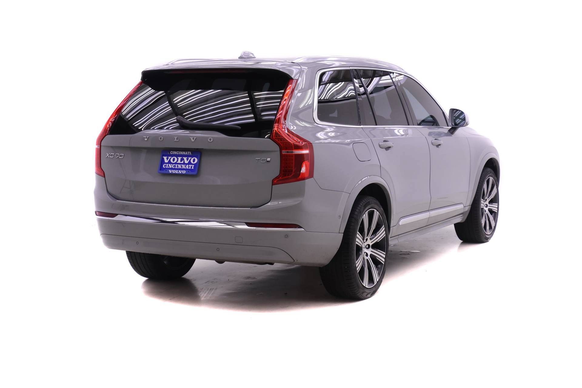 Certified 2025 Volvo XC90 T8 Plus w/ Protection Package Premier AWD/4WD image 4