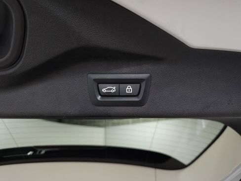 Used 2021 BMW X7 xDrive40i w/ Premium Package AWD/4WD image 8