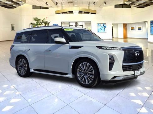 Used 2025 INFINITI QX80 Luxe RWD image 3