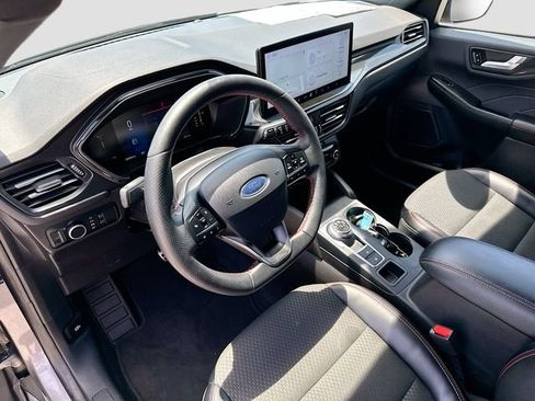 Used 2024 Ford Escape ST-Line w/ Tech Pack #1 FWD image 9