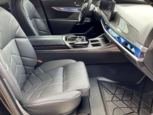 Used 2024 BMW i7 eDrive50 RWD image 25