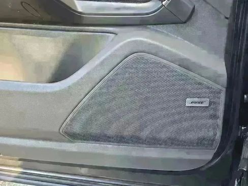 Used 2022 Porsche Cayenne Platinum Edition image 18