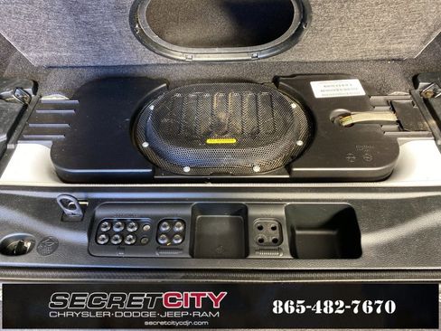 Used 2018 Jeep Wrangler Unlimited Sahara w/ Connectivity Group image 33