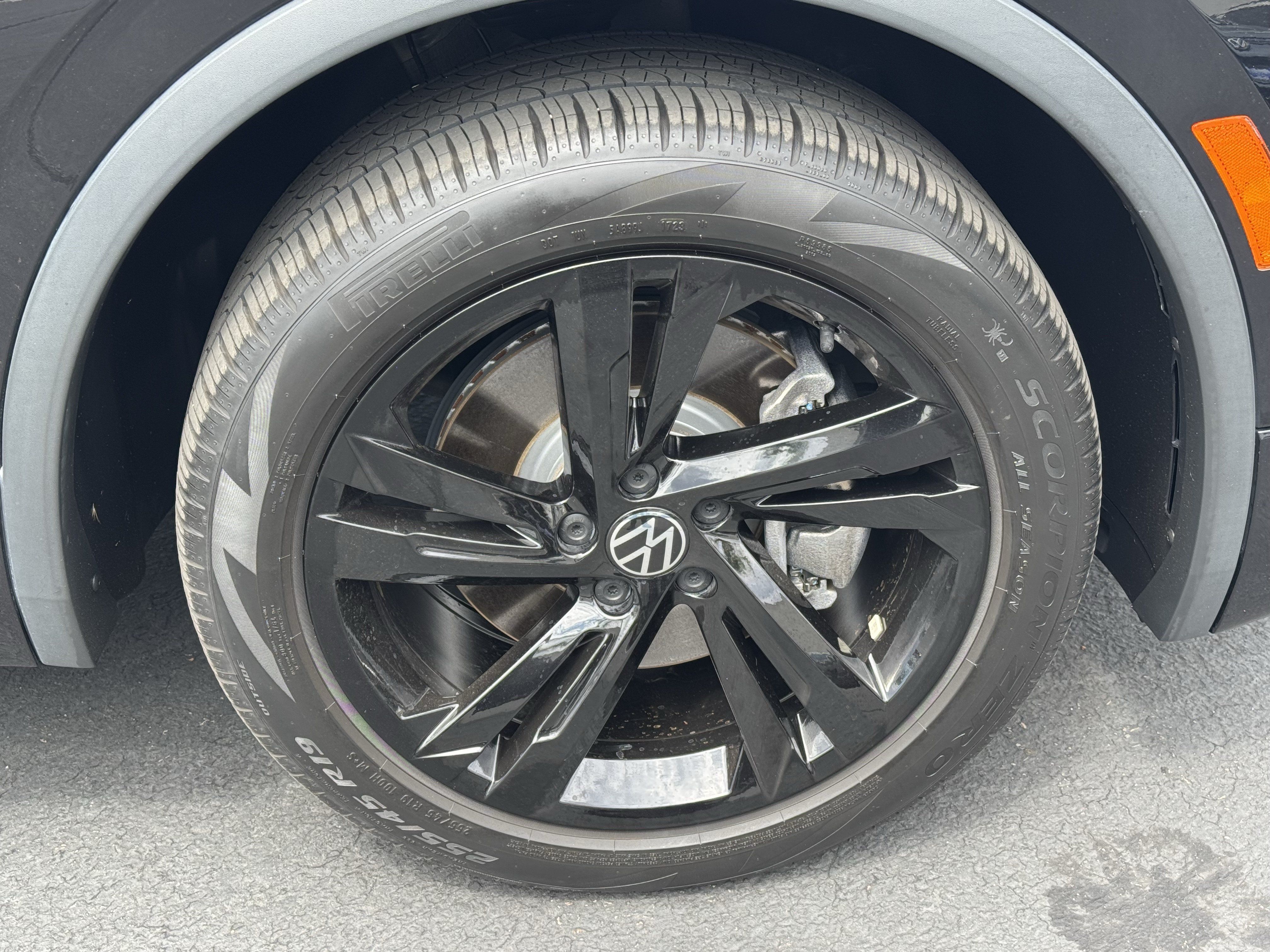 Certified 2023 Volkswagen Tiguan SE R-Line FWD image 11