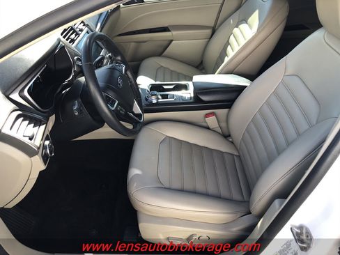 Used 2020 Ford Fusion SEL FWD image 11