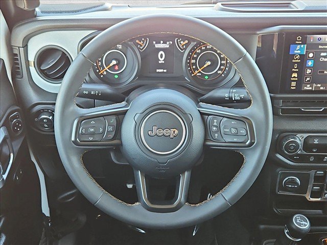 Used 2024 Jeep Gladiator Sport AWD/4WD image 14