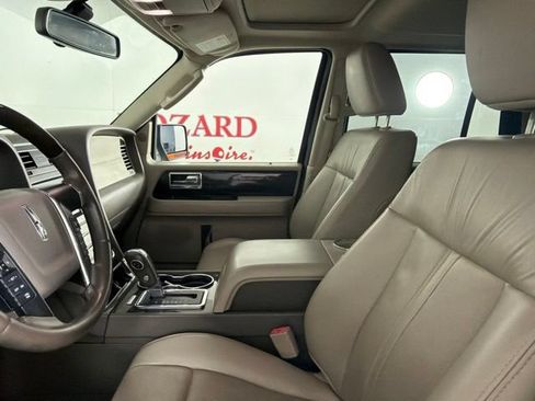 Used 2017 Lincoln Navigator Select RWD image 11