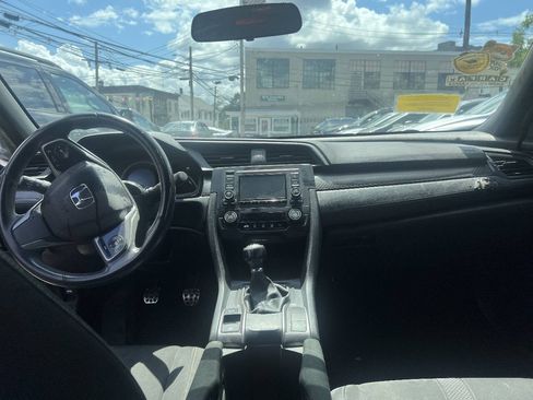 Used 2017 Honda Civic Sport image 12