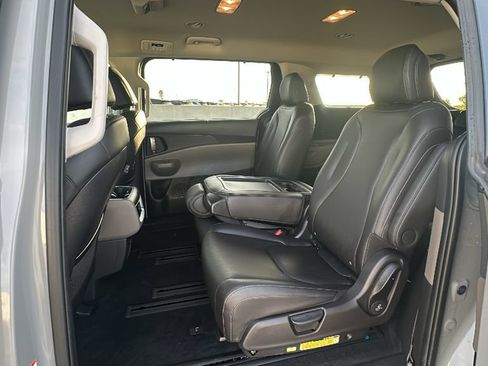 Used 2026 Kia Carnival EX FWD image 32