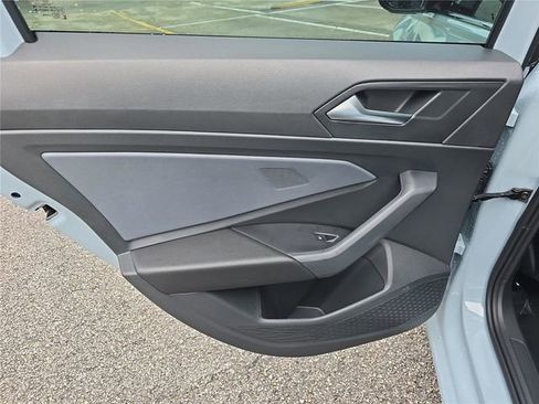 New 2026 Volkswagen Jetta SE image 9