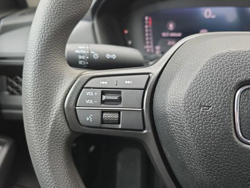 Used 2025 Honda Accord SE image 19