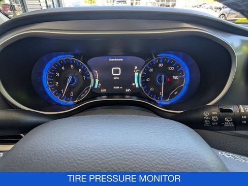 Used 2024 Chrysler Pacifica Touring-L FWD image 21