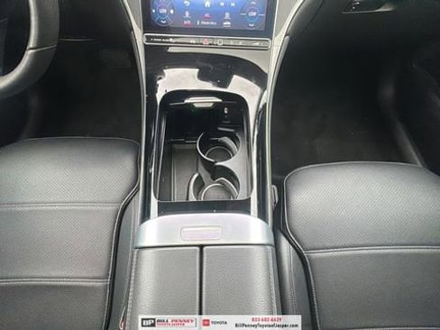 Used 2023 Mercedes-Benz GLC 300 4MATIC image 9