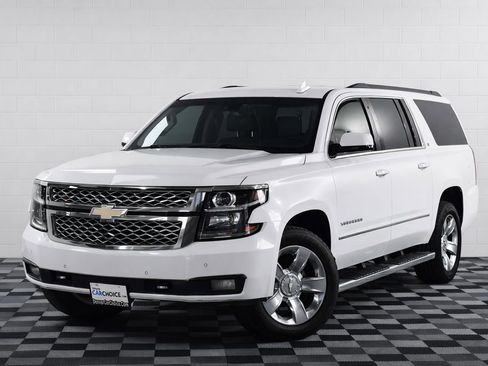 Used 2017 Chevrolet Suburban LT w/ LT Signature Package image 1