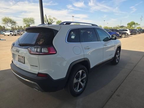 Used 2019 Jeep Cherokee Limited w/ Luxury Group AWD/4WD image 4